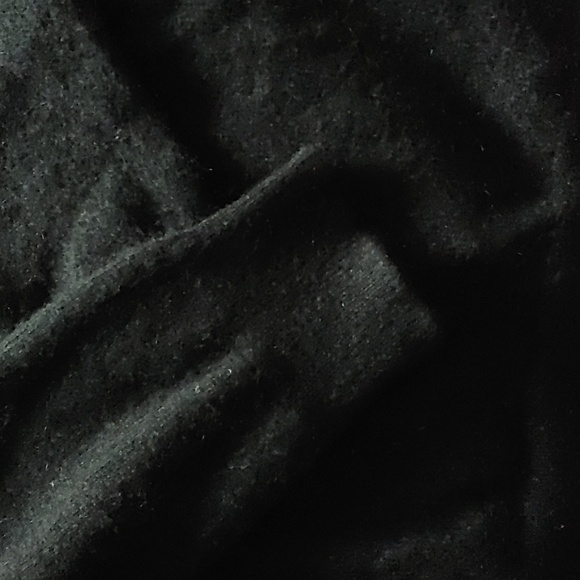 Black V Neck Cashmere Sweater Sz.Med. - Picture 7 of 7